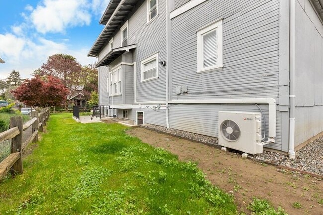 Building Photo - 5530 N Haight Ave