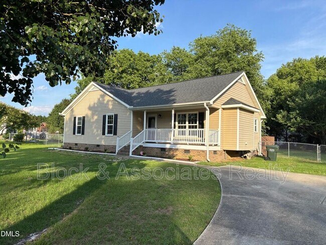 Building Photo - 170 Devin Dr