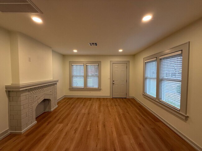 Building Photo - Updated 1 Bedroom for Rent!