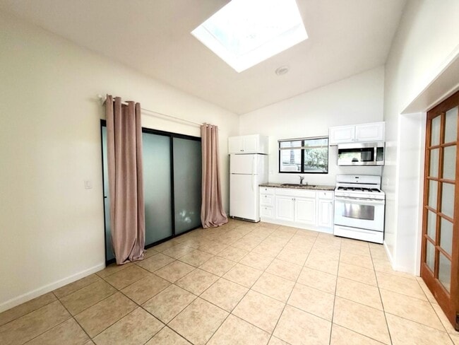 Building Photo - Cozy 1 bedroom in Encinitas!