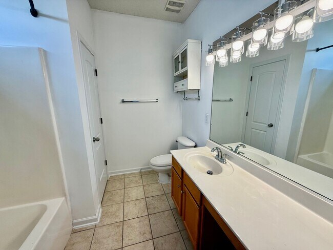 Building Photo - Three bedroom, 2 bath house in Greensboro-Fall Special-$100 off first month!!