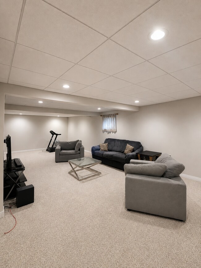 Building Photo - 601 Moose Ct