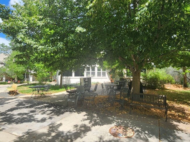 Building Photo - Stunning 3 Bedroom Townhome Tucked Away In...