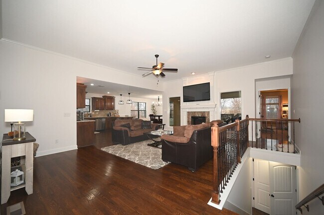 Building Photo - Beautiful 4 Bedroom, 3 Bath, Single Family...