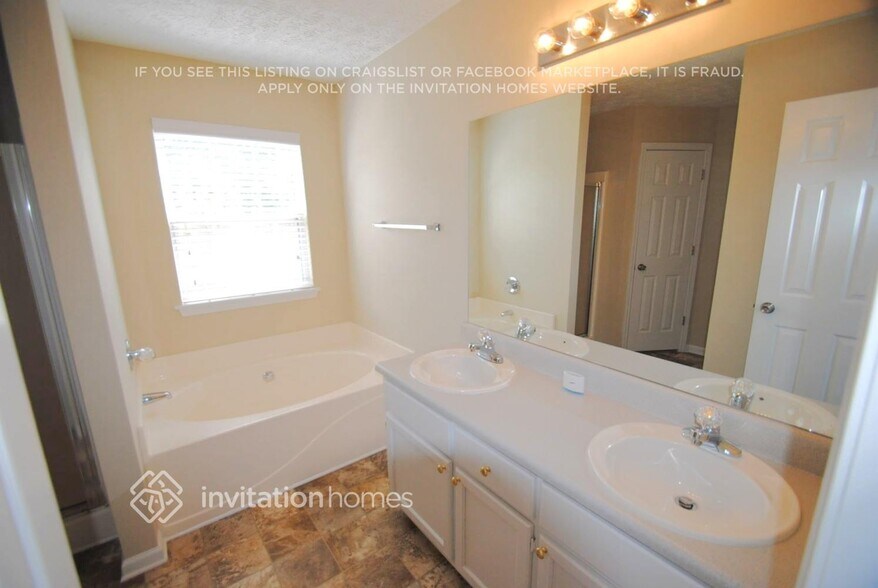 Building Photo - 3333 Windgate Dr