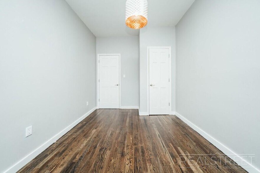 Building Photo - Large 2 Bedroom Apt in Bushwick!