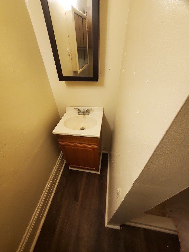 Building Photo - 370 Cole Ave