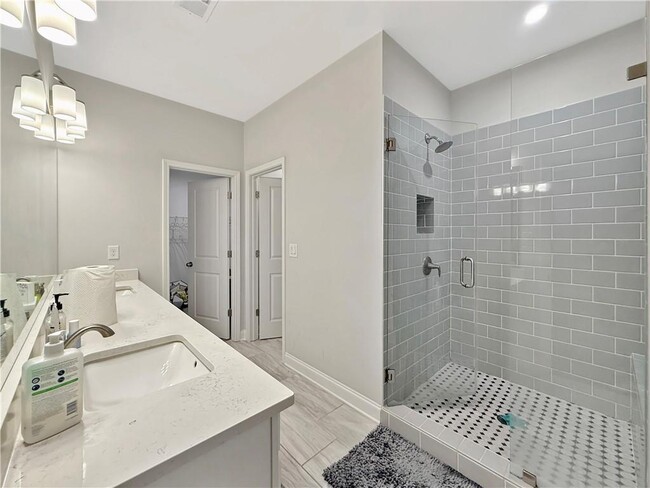 Building Photo - 6030 Stella Dr