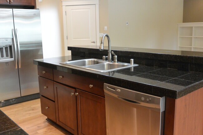 Building Photo - 1365 SE 194th Pl