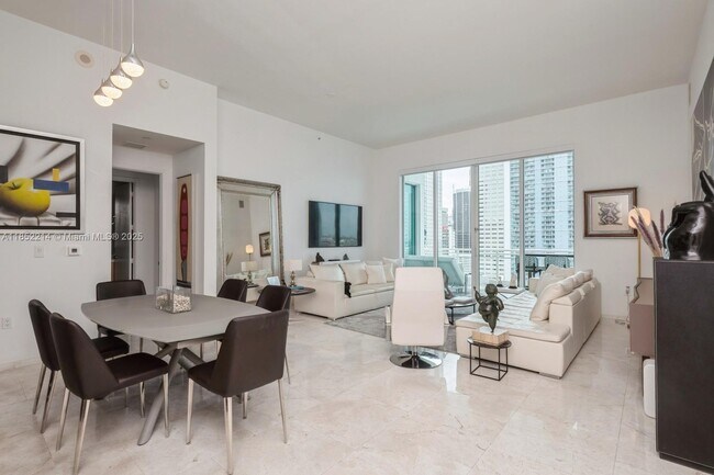 Building Photo - 900 Brickell Key Blvd