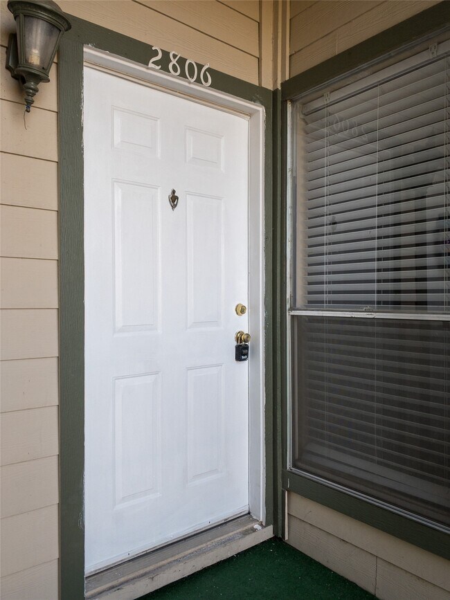 Building Photo - 6500 Harbor Town Dr