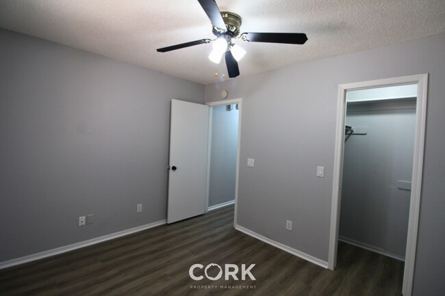 Building Photo - 708 Teal Pl