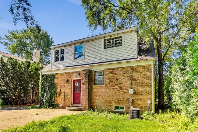 Building Photo - 1108 W Northwest Hwy