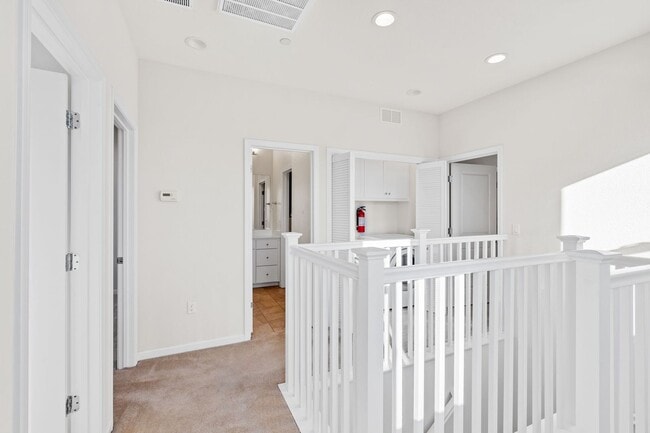 Building Photo - 2 bed 2.5 bath + Bonus Room Newer Construction Home Available Now!