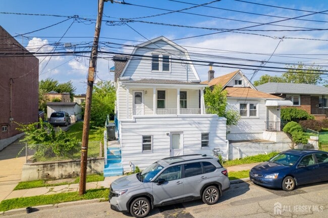 Building Photo - 360 Alpine St
