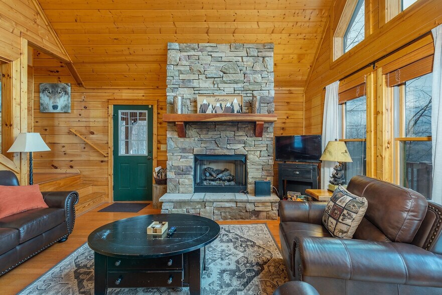 Building Photo - 70 Summit Way