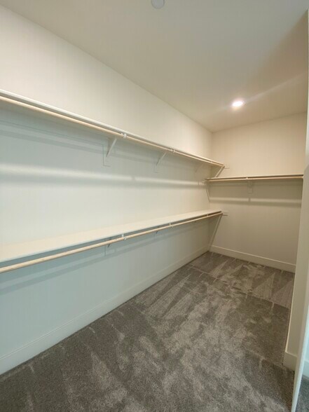 Building Photo - 2466 Elan Dr