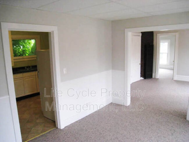 Building Photo - 815 College Ave NE