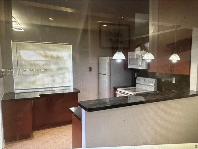 Building Photo - 21343 NE 8th Ct