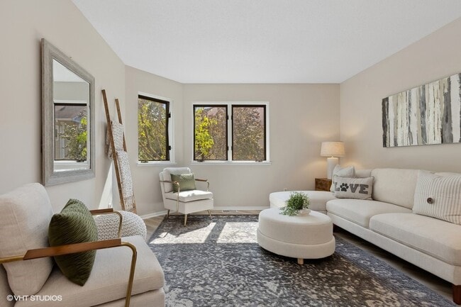 Building Photo - Charming Renovated Home with Modern Amenit...