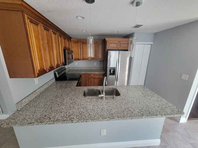 Building Photo - Beautiful Home near Busch Gardens!