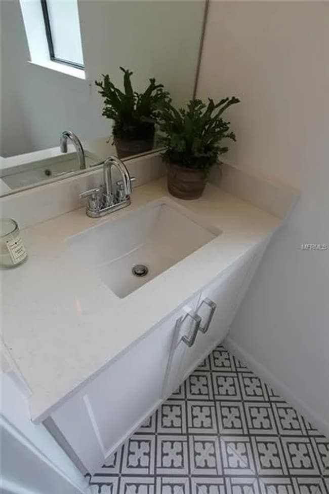 Building Photo - Fully Renovated Home in Prime Tampa Location with Fenced and Private Yard! 3bed |1.5 bath