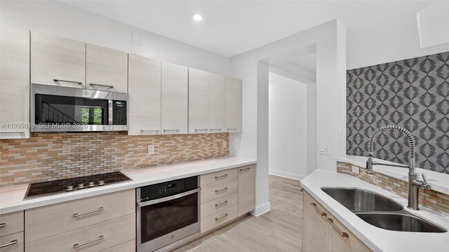 Building Photo - 622 Malaga Ave