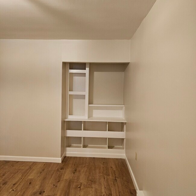 Building Photo - 43 W Main St