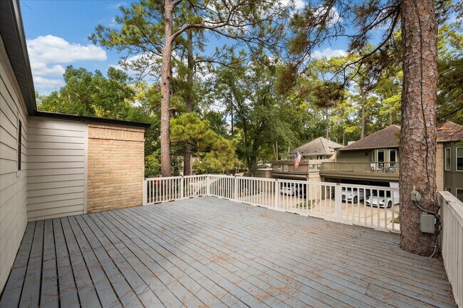 Building Photo - 201 Vanderpool Ln