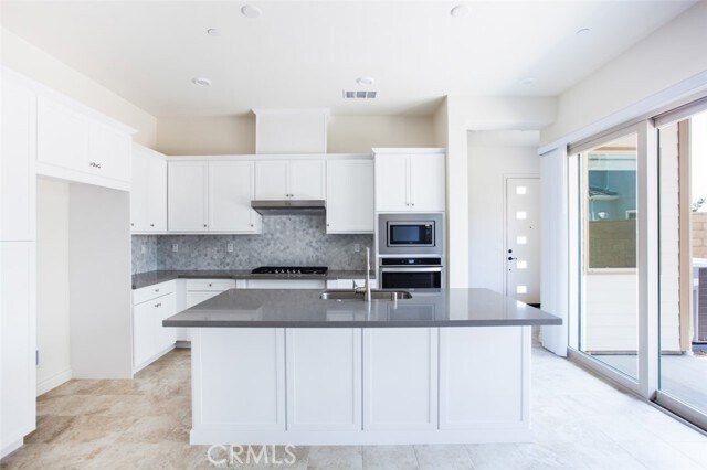 Building Photo - 198 Frame