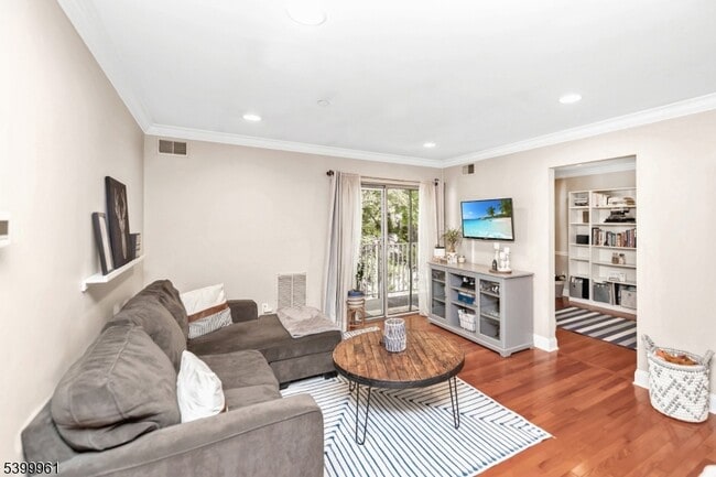 Building Photo - 52 Brookside Ln