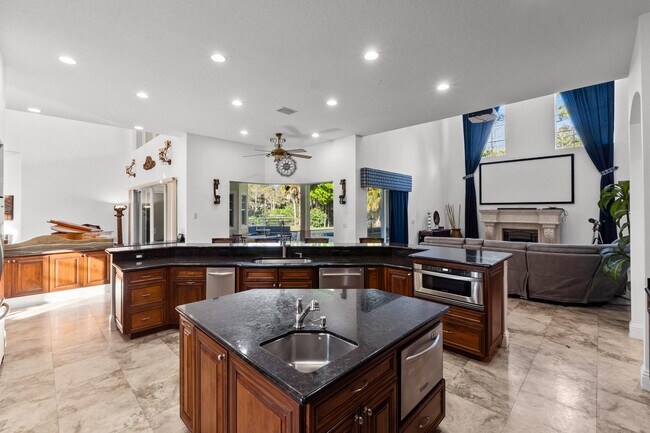 Building Photo - 14471 Paddock Dr