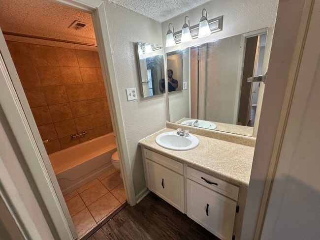 Building Photo - 1705 Port Oak Pl
