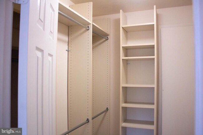 Building Photo - 2095 Pawlet Dr