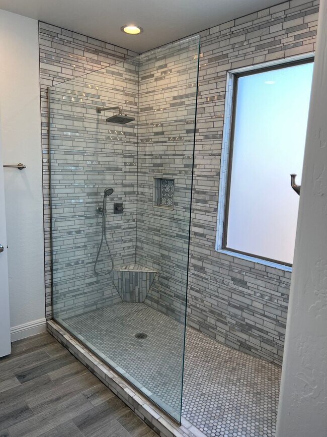 Building Photo - AVAILABLE NOW IN SEVILLE, GILBERT!!!