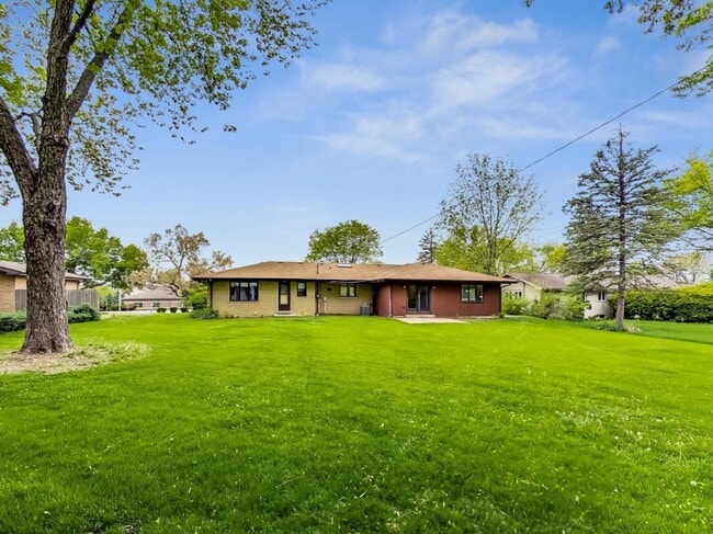 Building Photo - 6027 Lincoln Ave