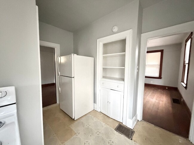 Building Photo - 2 or 3 Bed/1 Bath House for Rent!