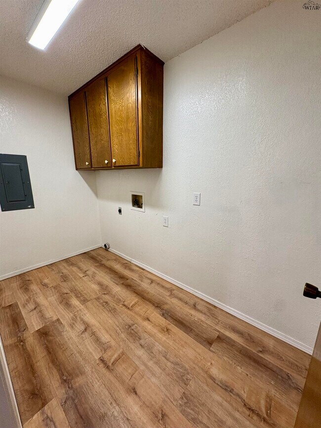 Building Photo - 4644 Fairway Blvd