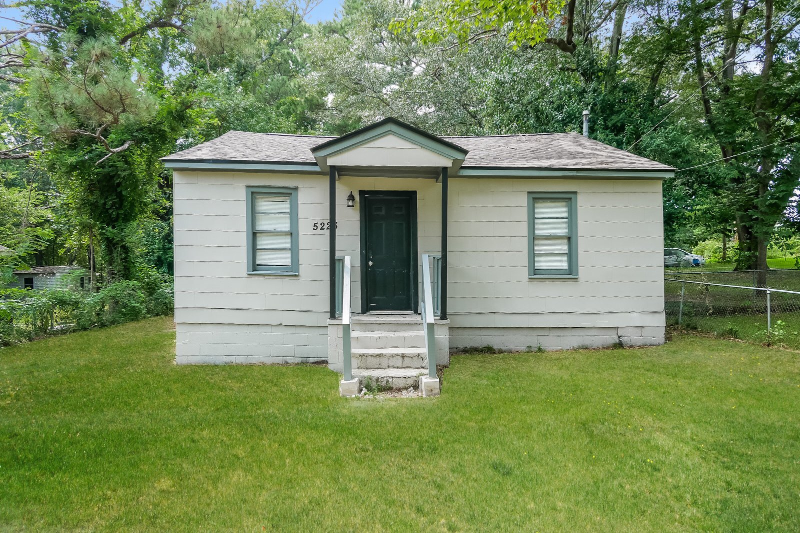 Building Photo - 5223 Thomason Ave