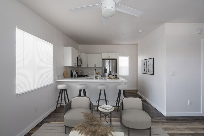Building Photo - 5290 Manhasset Dr