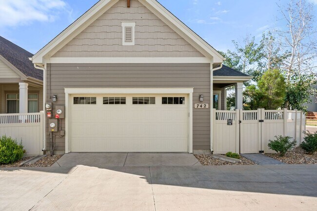Building Photo - 742 Meadowlark Ln