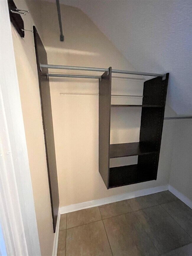 Building Photo - 903 Piedmont Pl