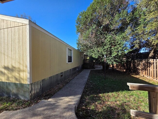 Building Photo - 169 Fort Worth St