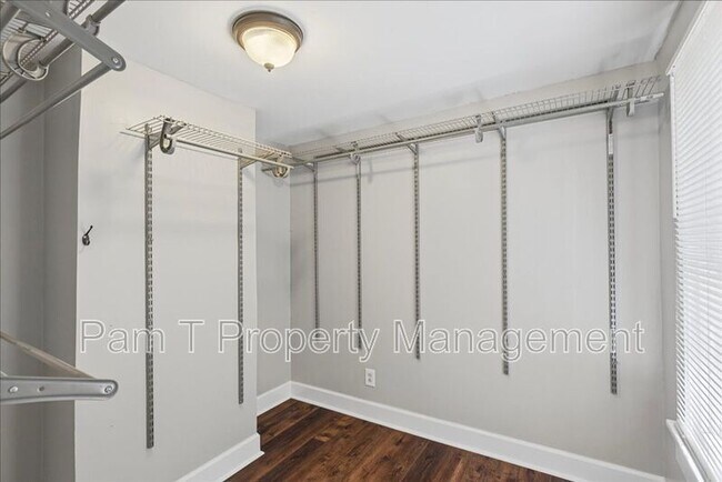 Building Photo - 2022 Ridgewood Ave