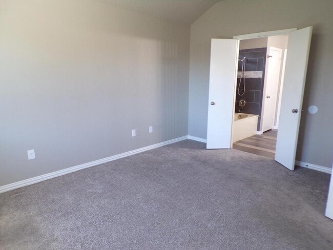 Building Photo - 5006 Parkwood Dr