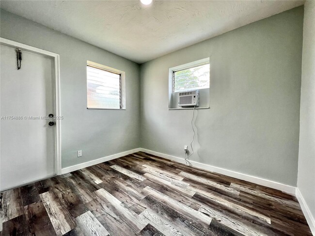 Building Photo - 805 NW 7th Ave