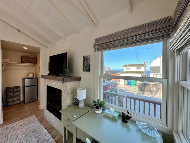 Building Photo - Serene 3 Bedroom at Lovers Pt in Pacific G...