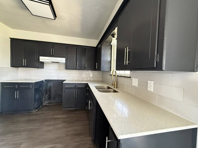 Building Photo - 829 Willow Brook Dr