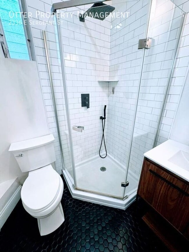 Building Photo - 2336 E Sergeant St