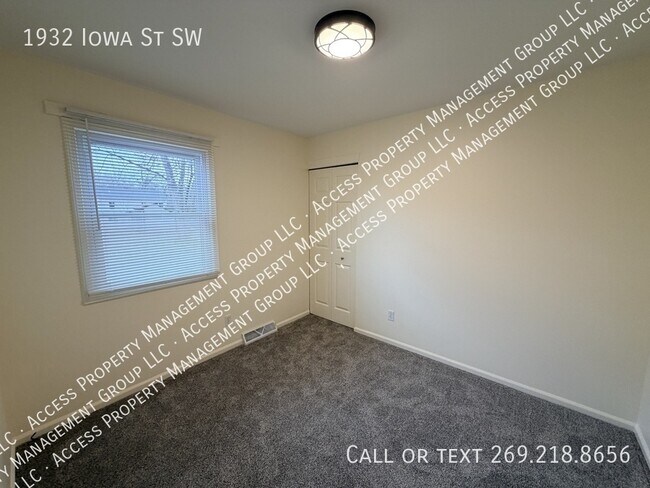 Building Photo - 1932 Iowa St SW